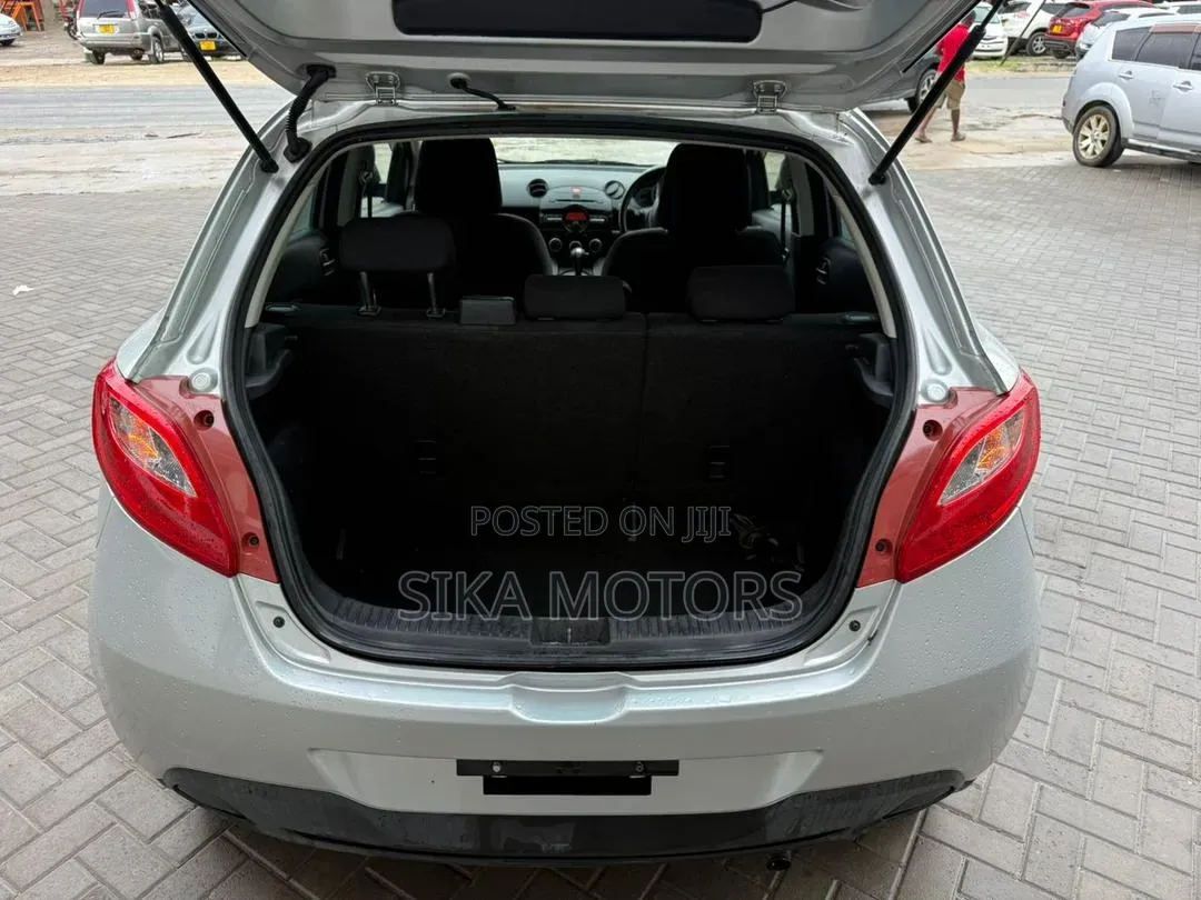 Mazda Demio 2011 Silver