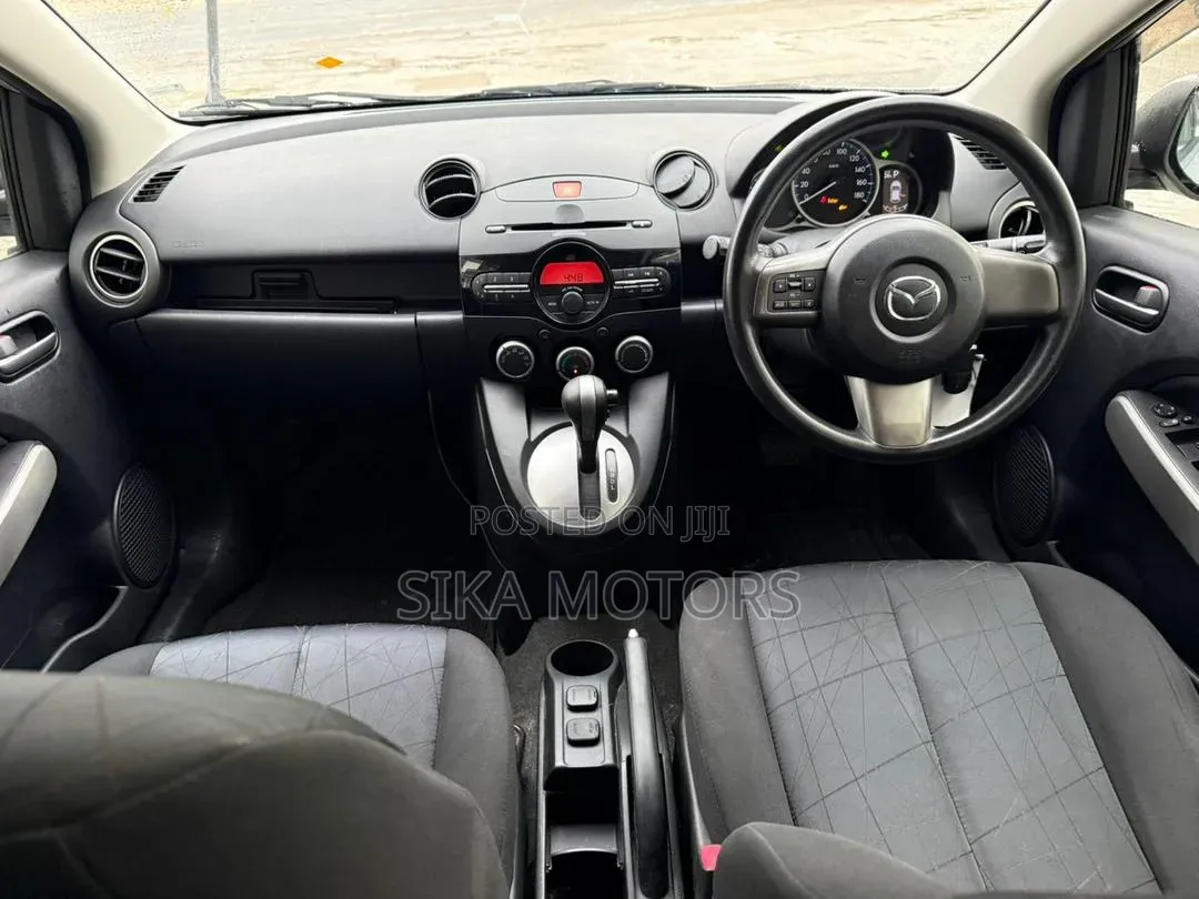 Mazda Demio 2011 Silver