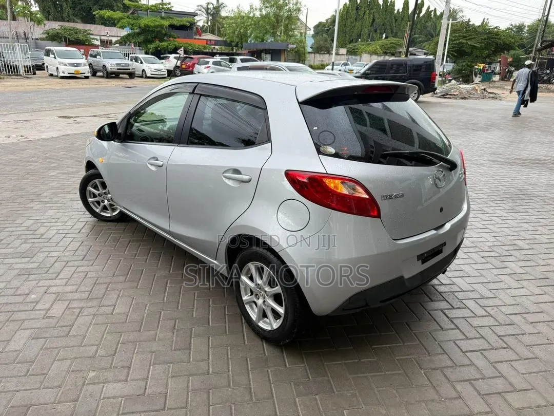 Mazda Demio 2011 Silver