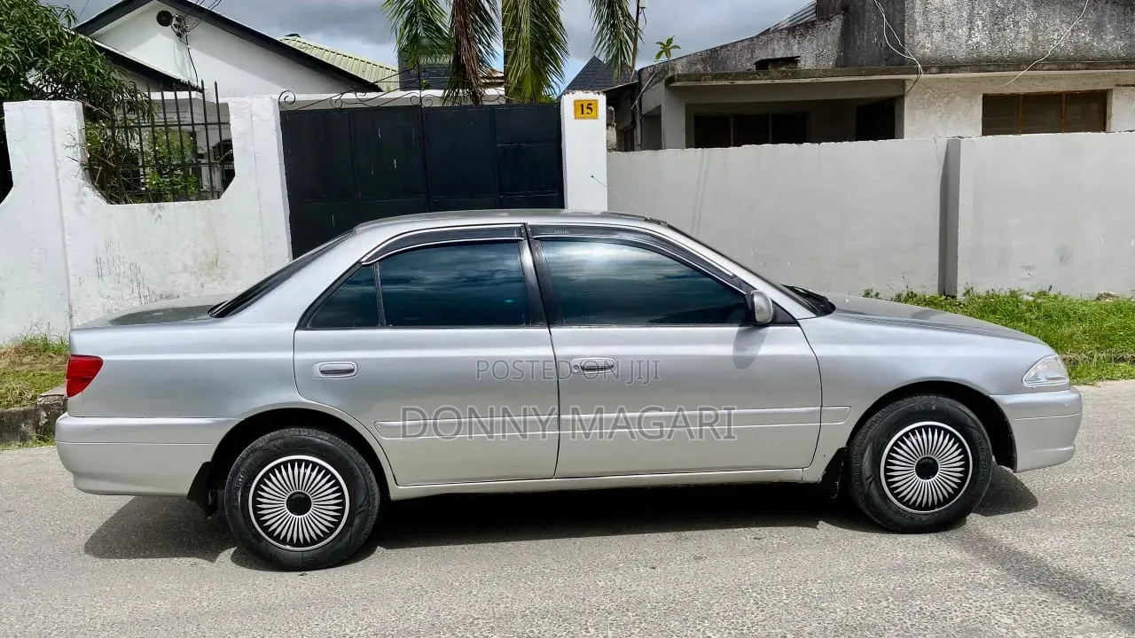 Toyota Carina 2000 Silver
