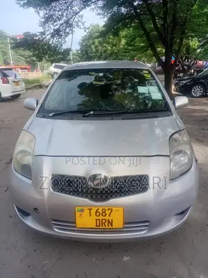 Toyota Vitz 2003 Silver