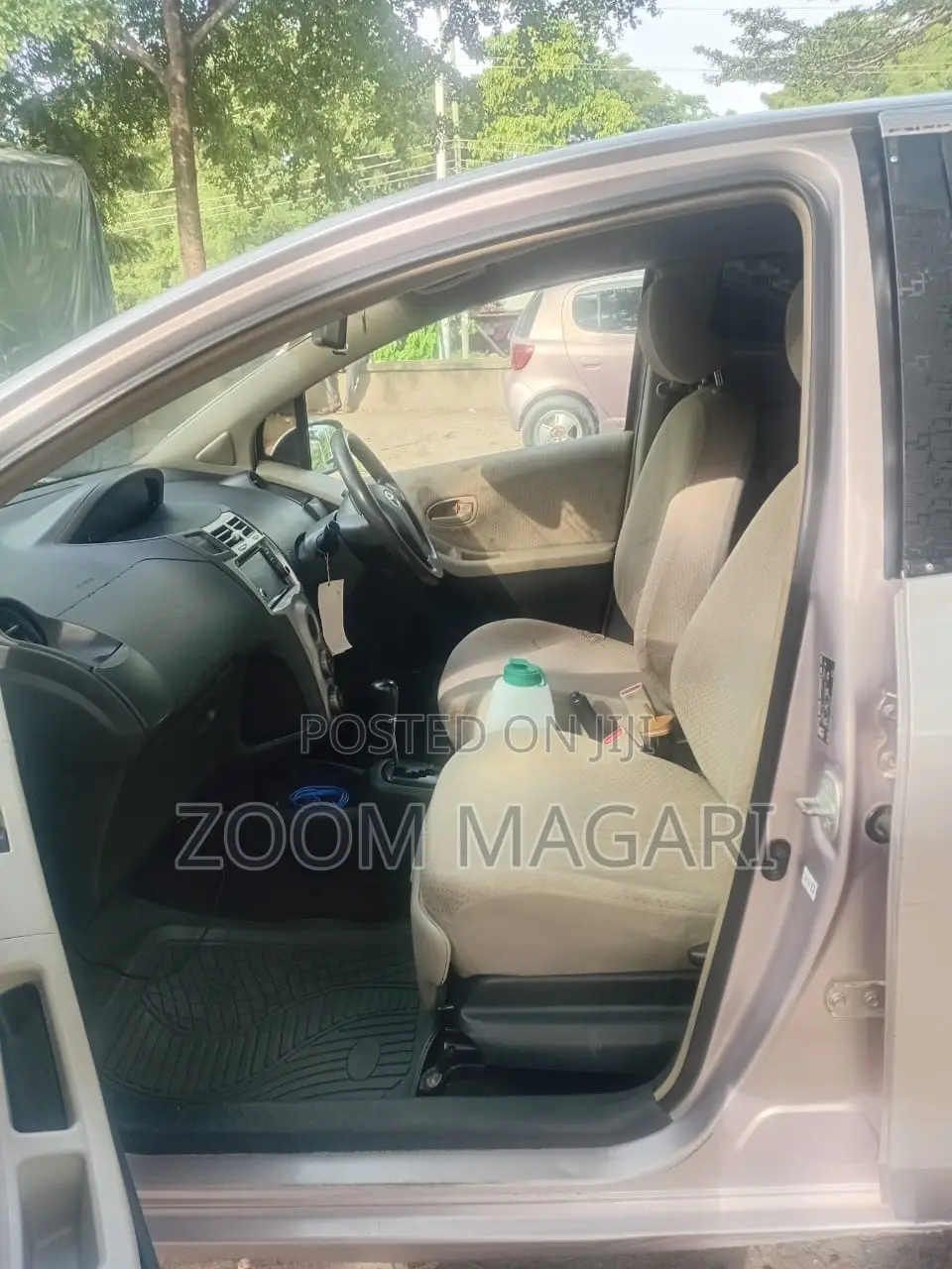 Toyota Vitz 2003 Silver