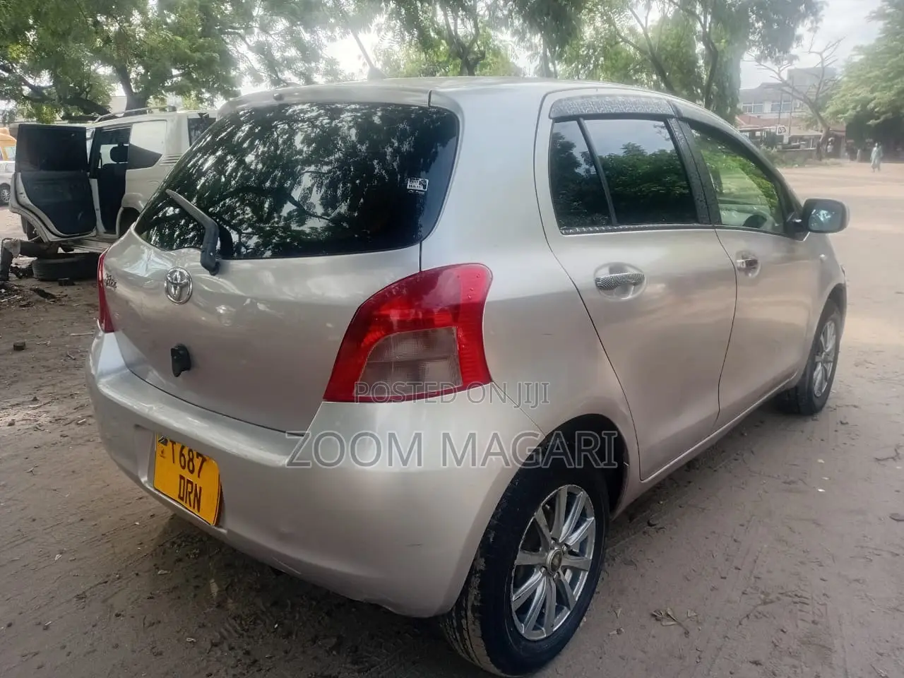 Toyota Vitz 2003 Silver