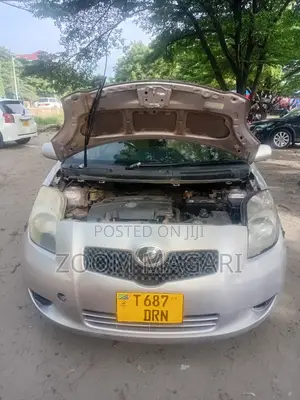 Toyota Vitz 2003 Silver