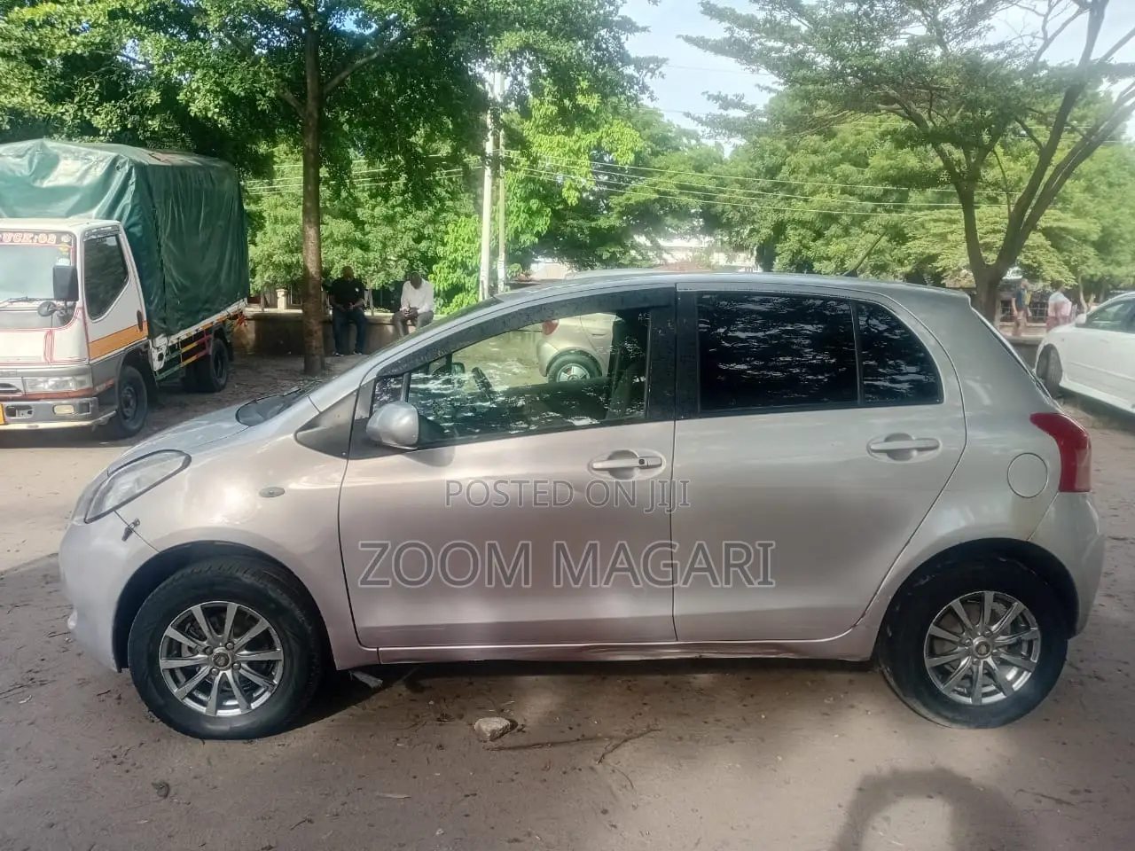 Toyota Vitz 2003 Silver