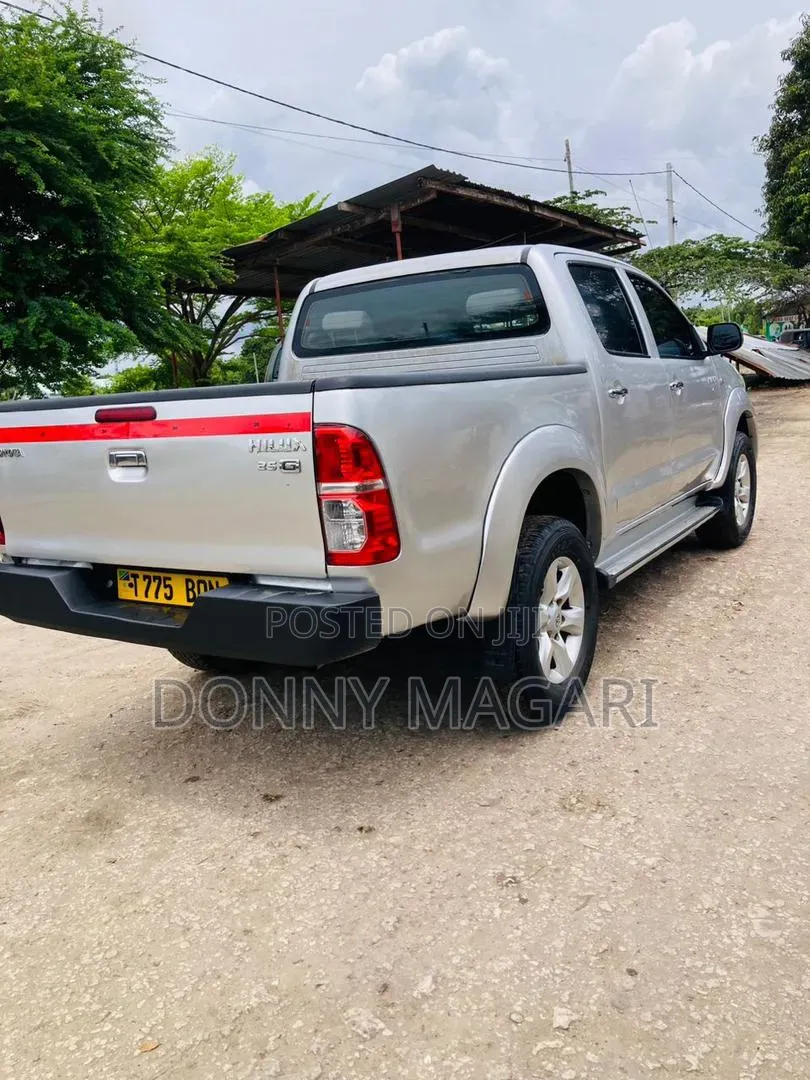 Toyota Hilux 2012 Silver