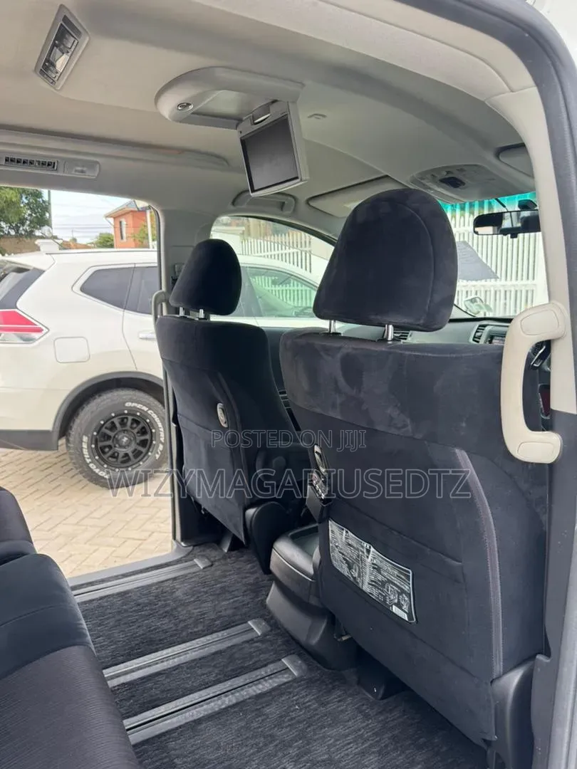 Toyota Vellfire 2009 Pink