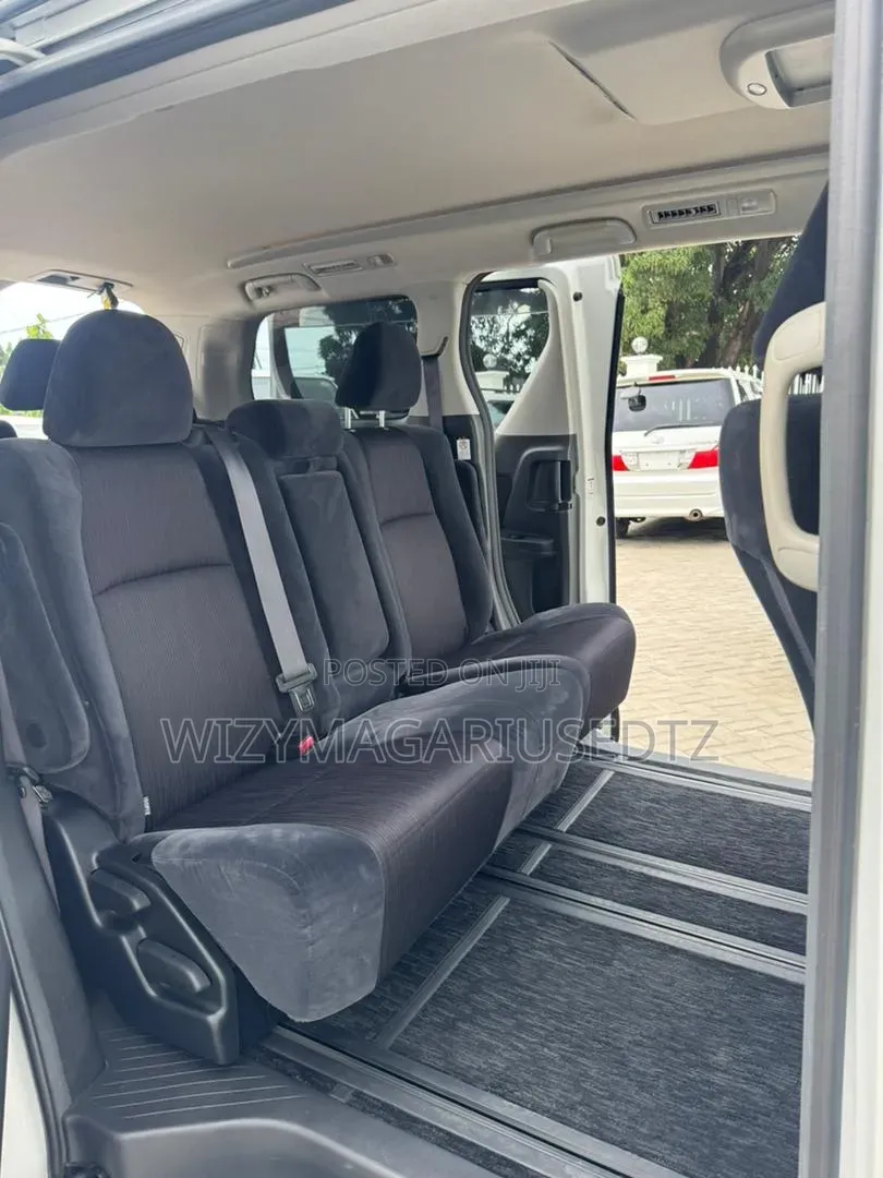 Toyota Vellfire 2009 Pink