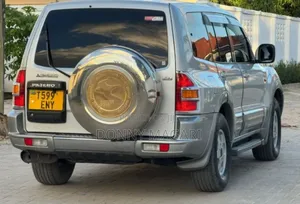 Mitsubishi Pajero 2008 Silver