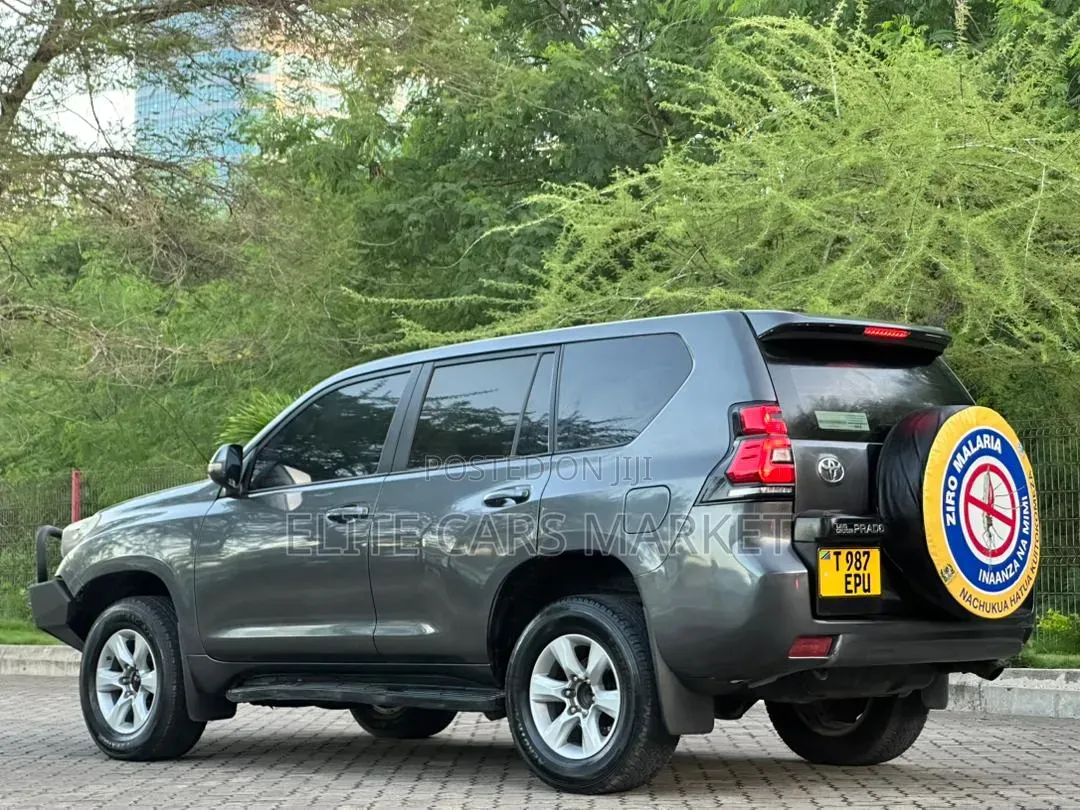 Toyota Land Cruiser Prado 2016 Gray