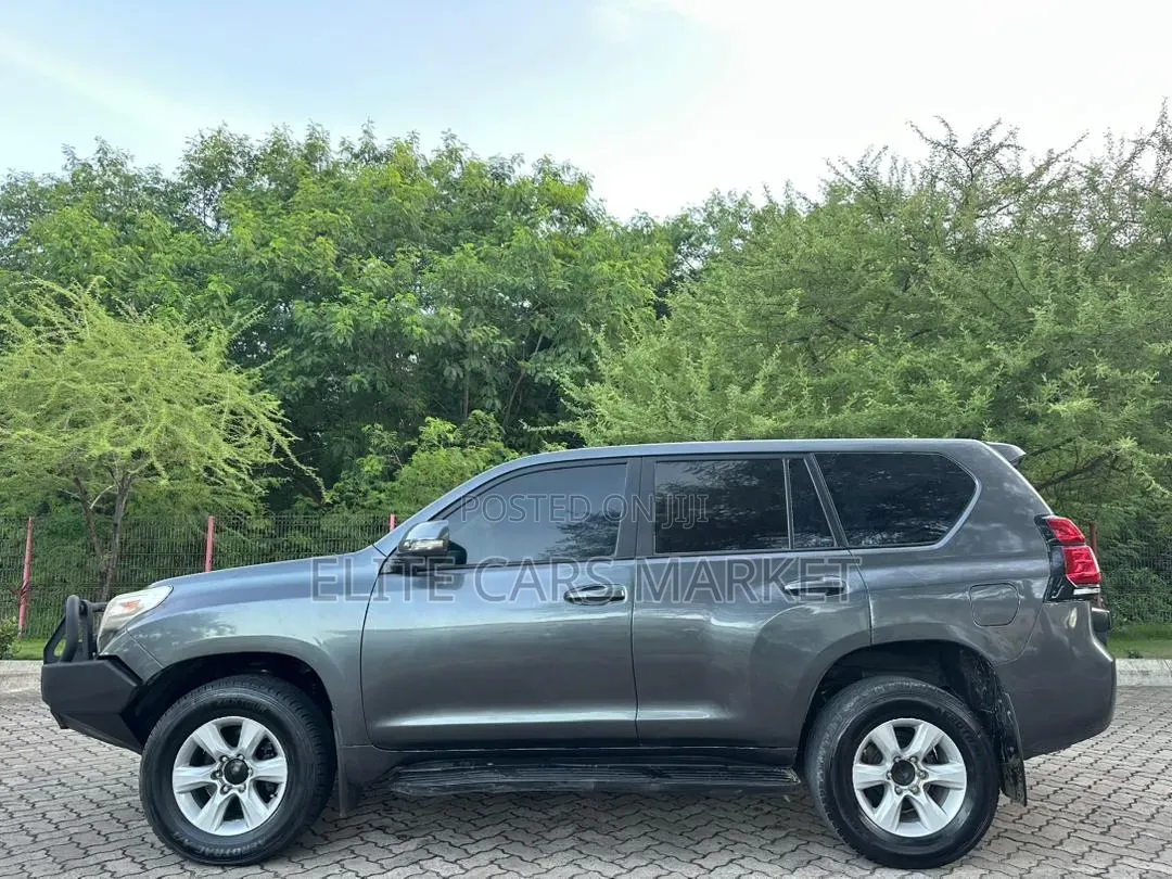 Toyota Land Cruiser Prado 2016 Gray