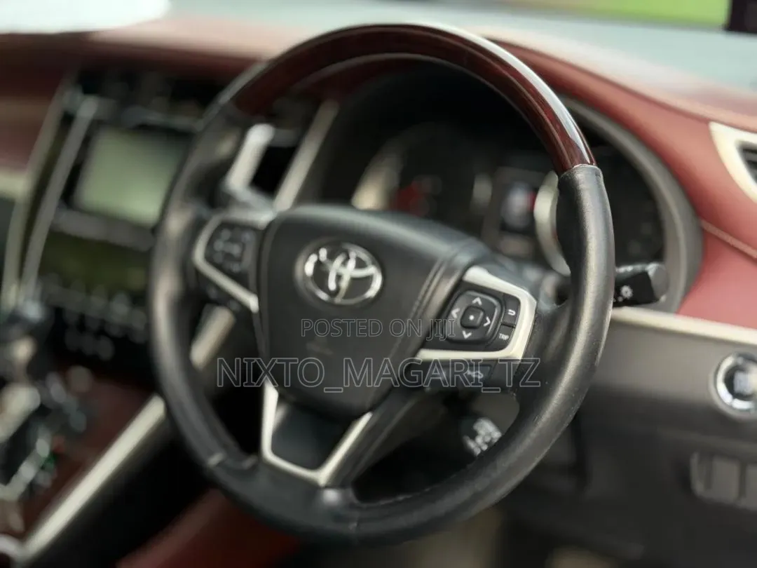 Toyota Harrier 2.0 4WD 2016 White