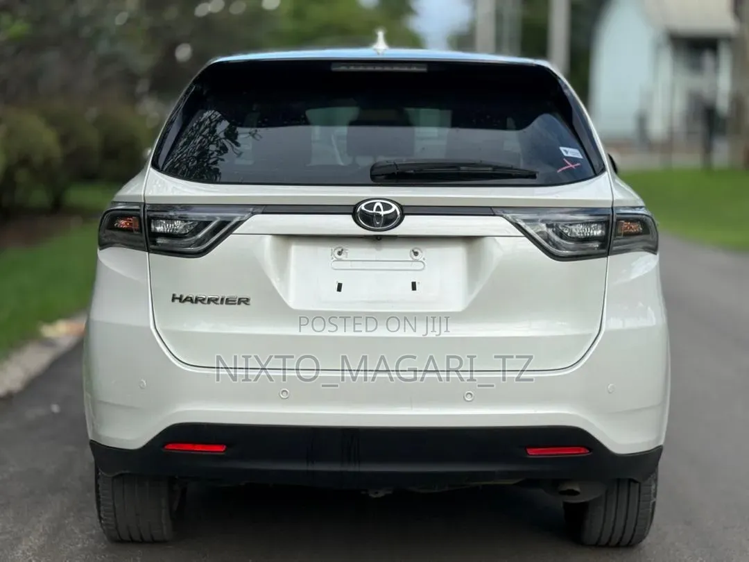 Toyota Harrier 2.0 4WD 2016 White