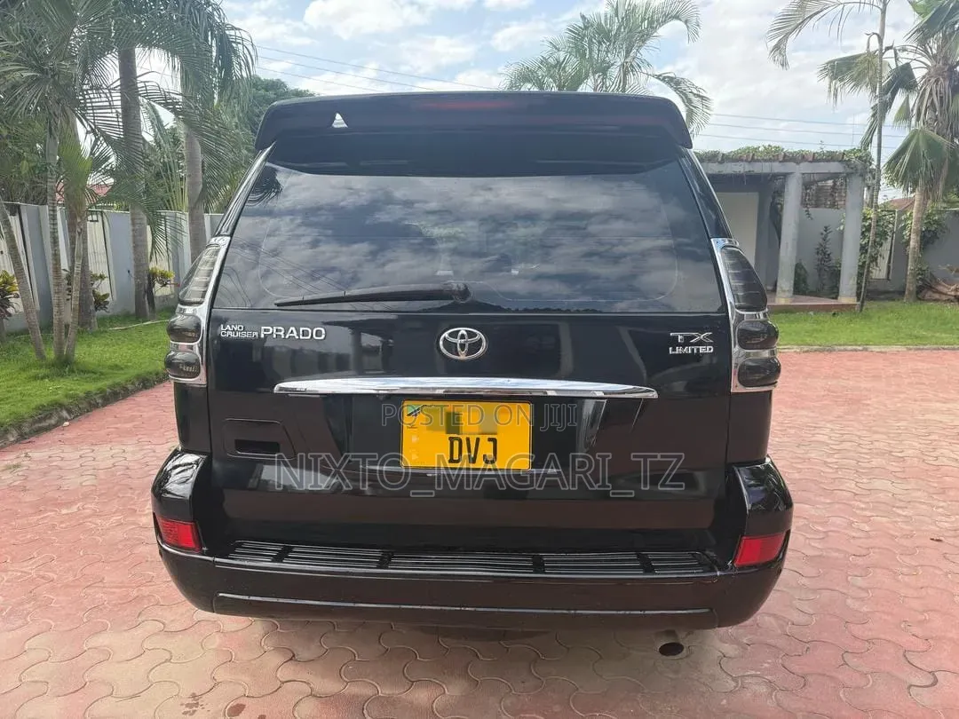 Toyota Land Cruiser 2005 Black