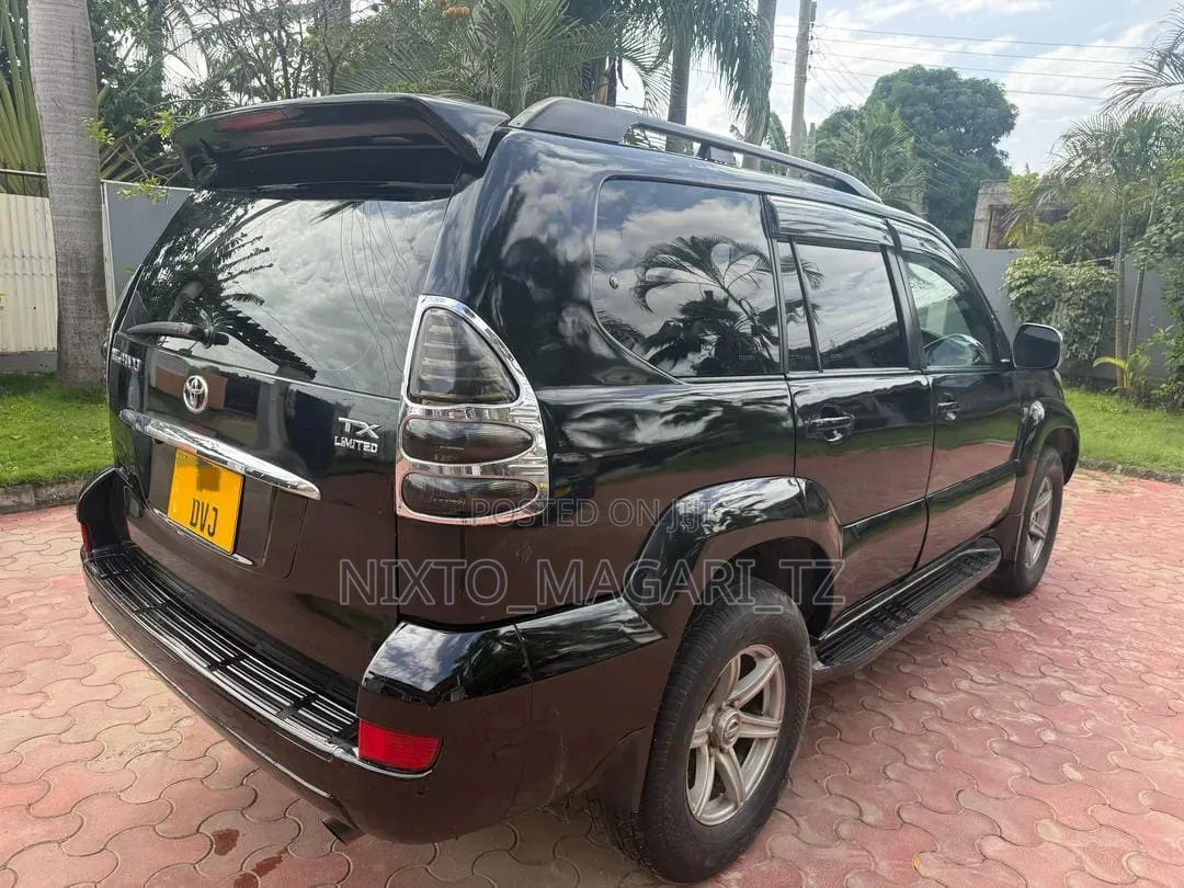 Toyota Land Cruiser 2005 Black