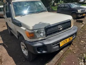 Toyota Land Cruiser 2014 Off white