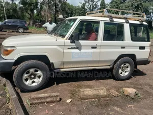 Toyota Land Cruiser 2014 Off white