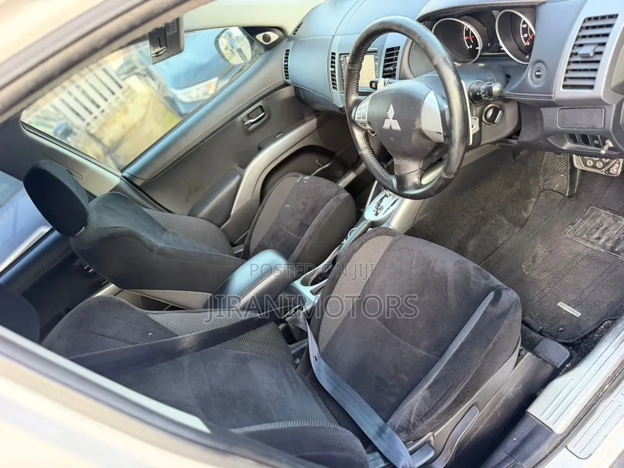 Mitsubishi Outlander ES 2010 White