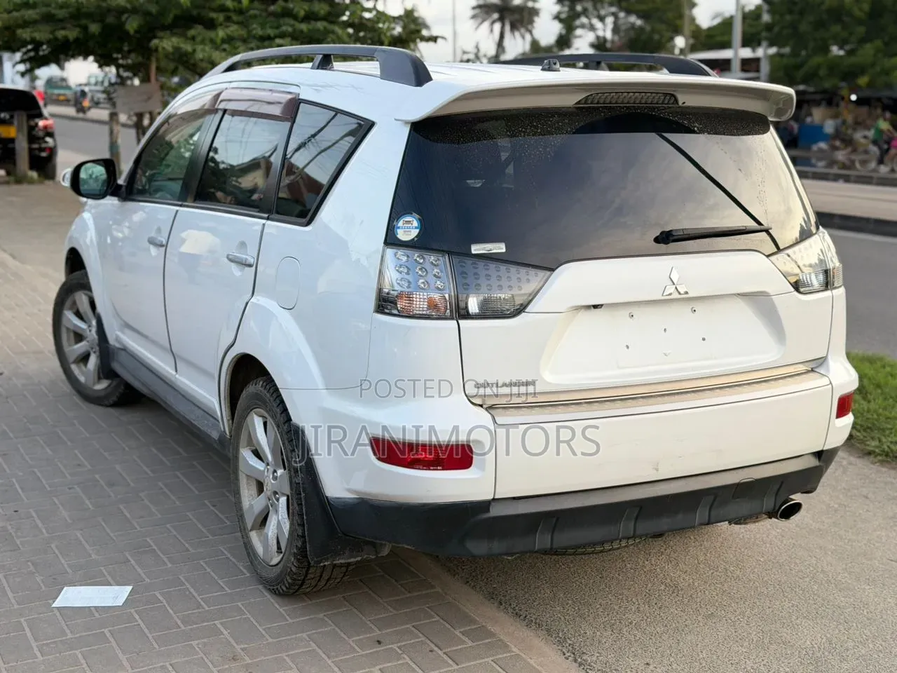 Mitsubishi Outlander ES 2010 White