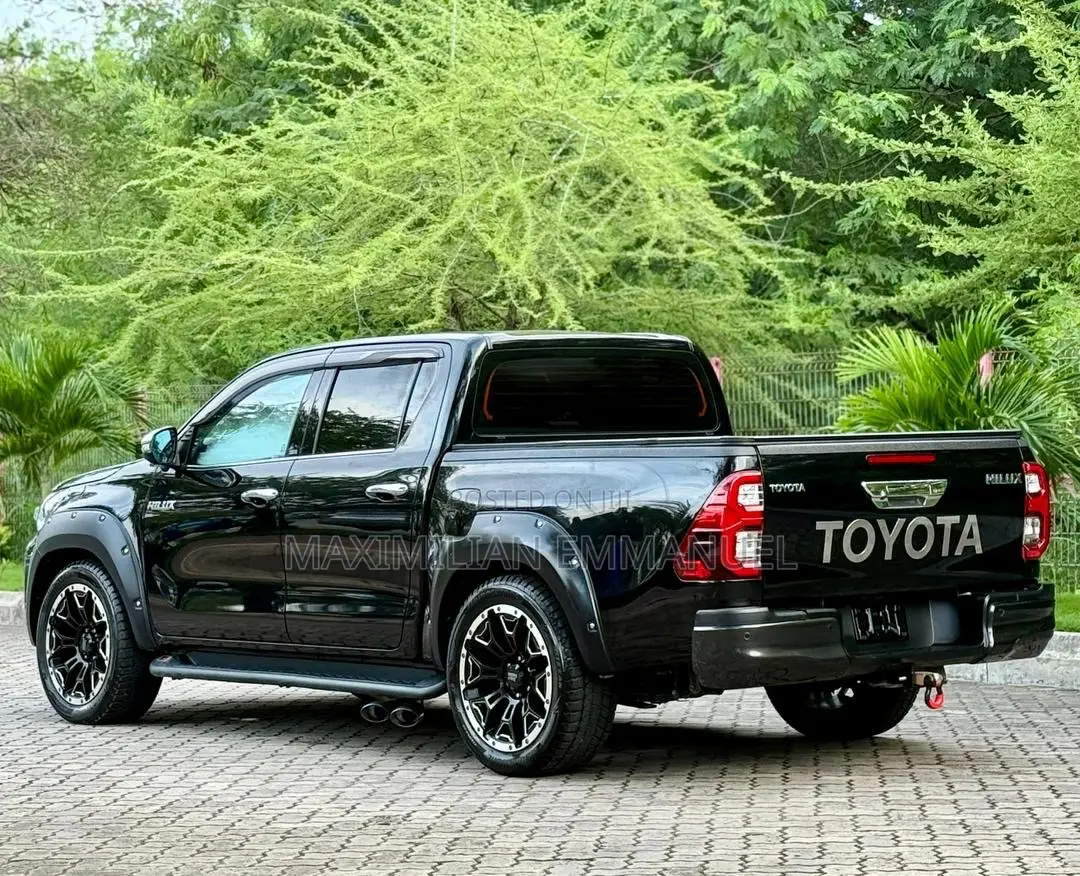 Toyota Hilux 2020 Black