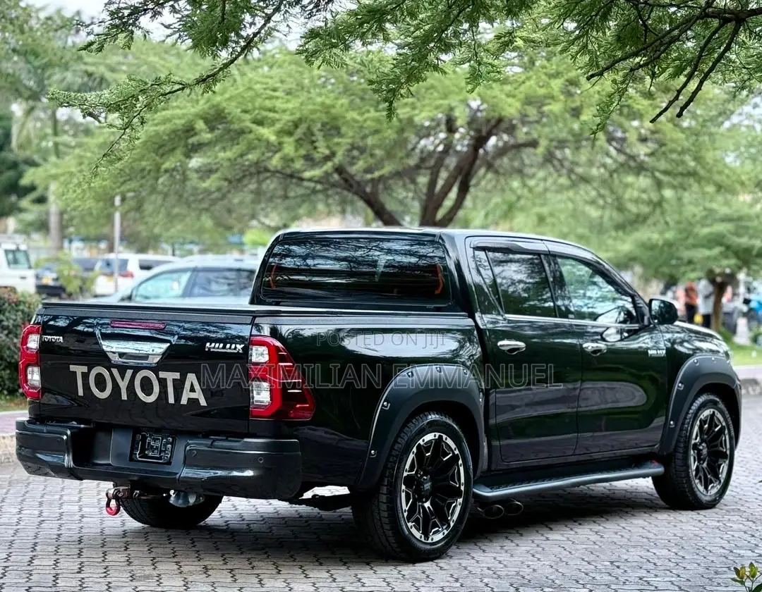 Toyota Hilux 2020 Black