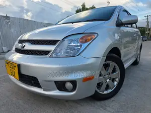 Toyota IST 2007 Silver