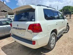 Toyota Land Cruiser 2013 White