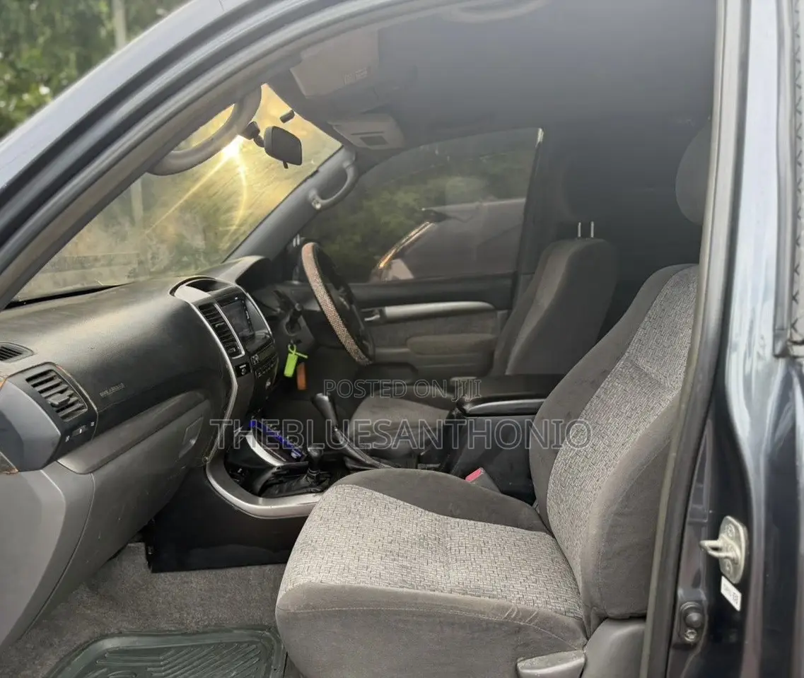Toyota Land Cruiser Prado 2005 Gray