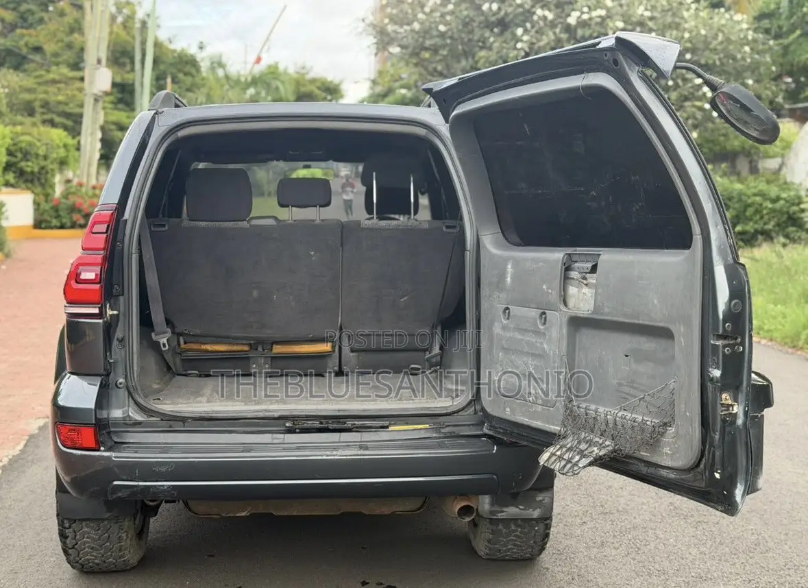 Toyota Land Cruiser Prado 2005 Gray