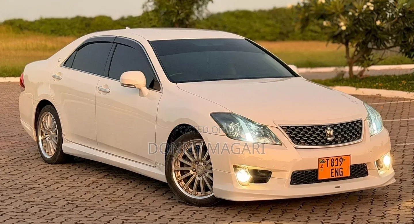 Toyota Crown 2011 White