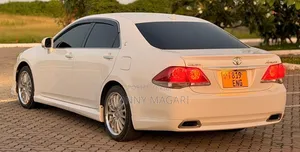 Toyota Crown 2011 White