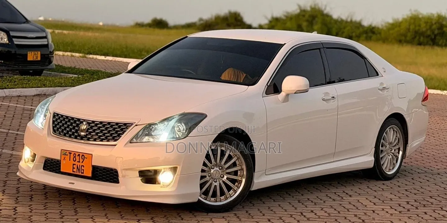Toyota Crown 2011 White