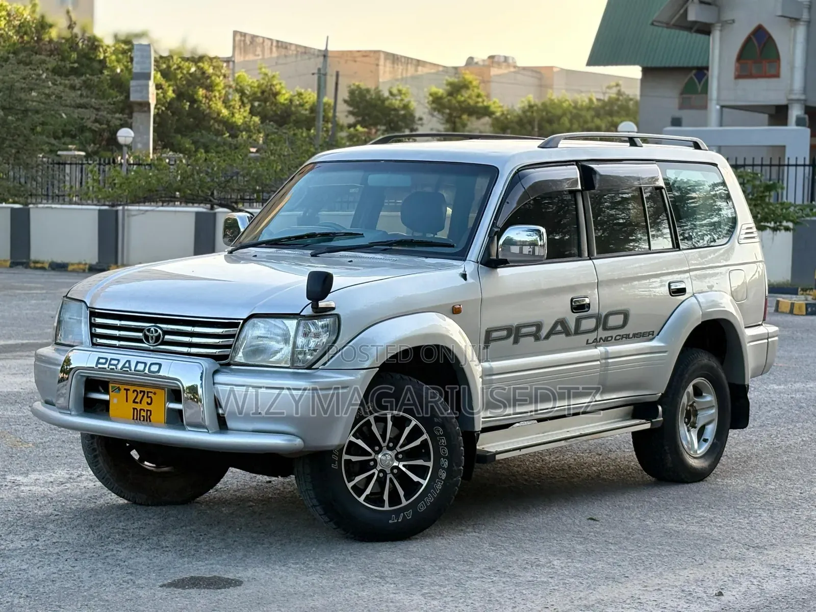 Toyota Land Cruiser 2000 White
