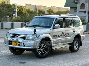 Toyota Land Cruiser 2000 White