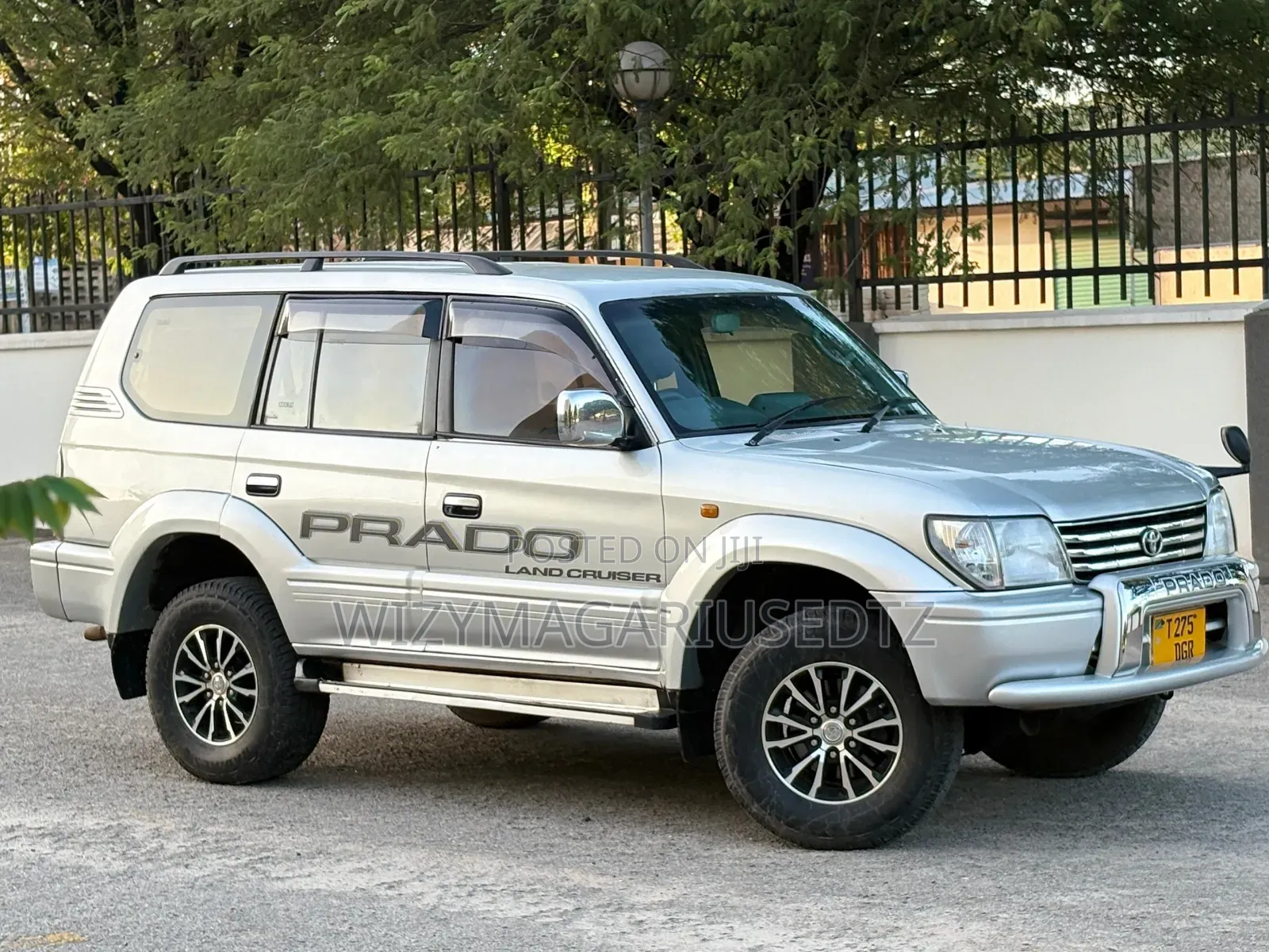 Toyota Land Cruiser 2000 White
