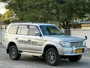 Toyota Land Cruiser 2000 White