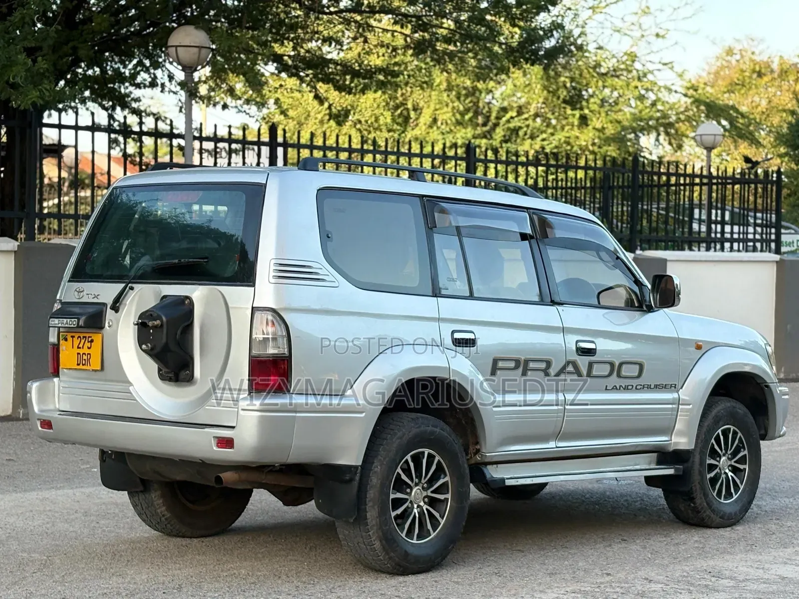 Toyota Land Cruiser 2000 White