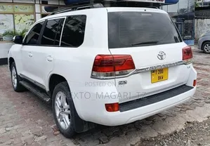 Toyota Land Cruiser 2020 White