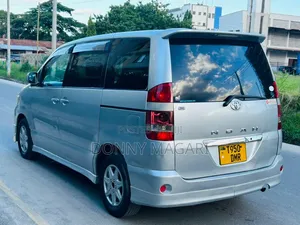 Toyota Noah 2005 Silver
