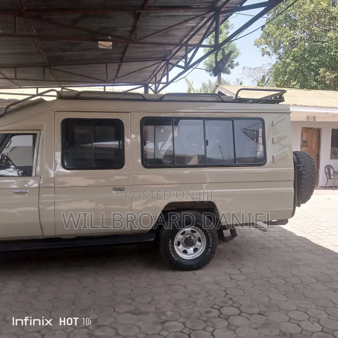 Toyota Land Cruiser 1999 Beige