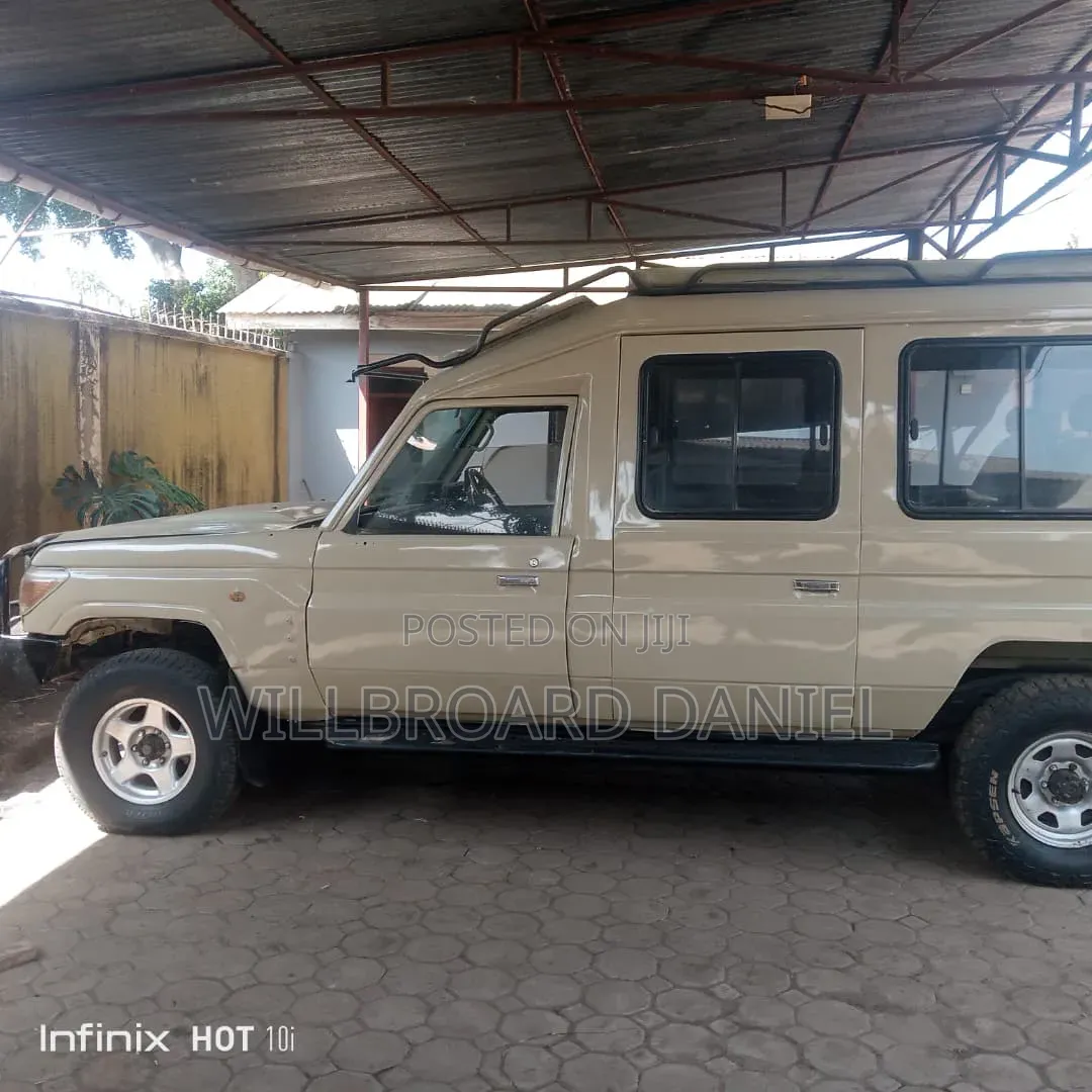 Toyota Land Cruiser 1999 Beige