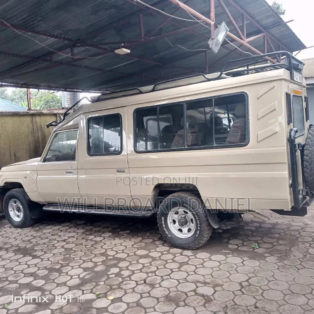 Toyota Land Cruiser 1999 Beige