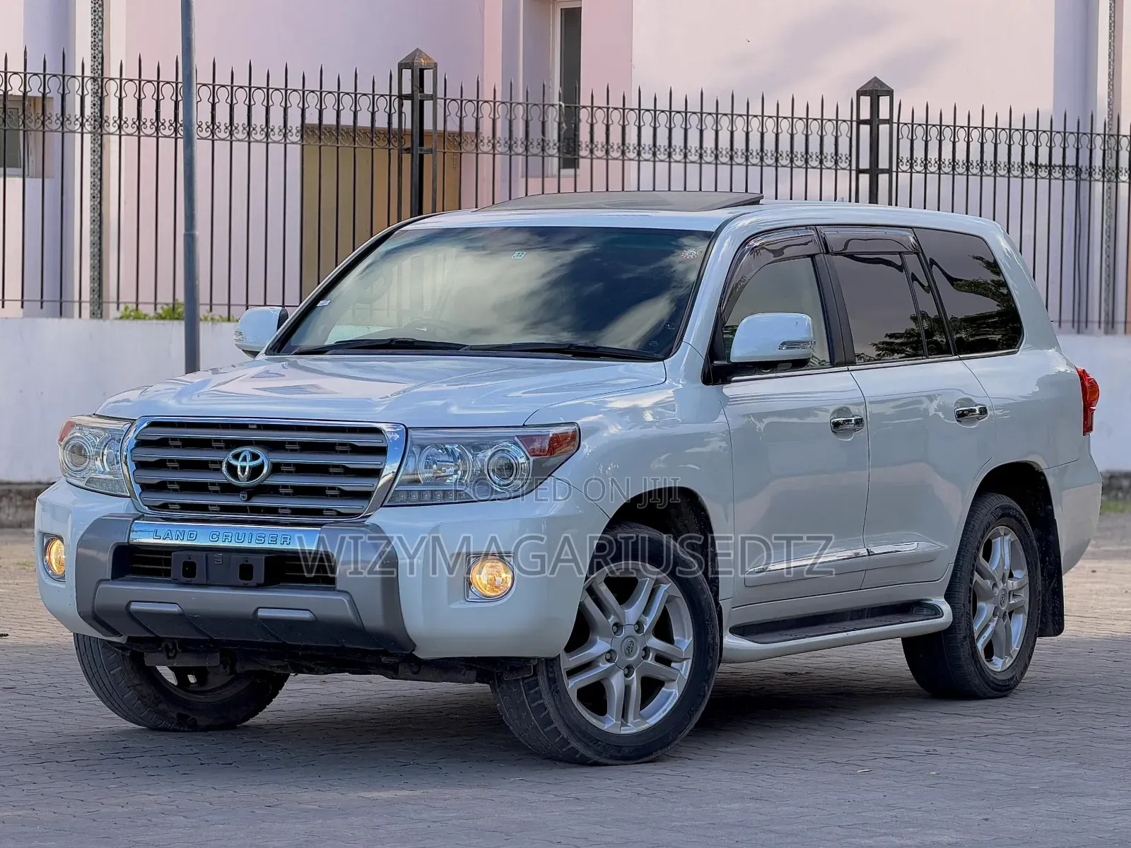 Toyota Land Cruiser 4.6 V8 ZX 2014 Off white