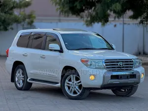 Toyota Land Cruiser 4.6 V8 ZX 2014 Off white