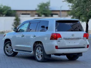 Toyota Land Cruiser 4.6 V8 ZX 2014 Off white