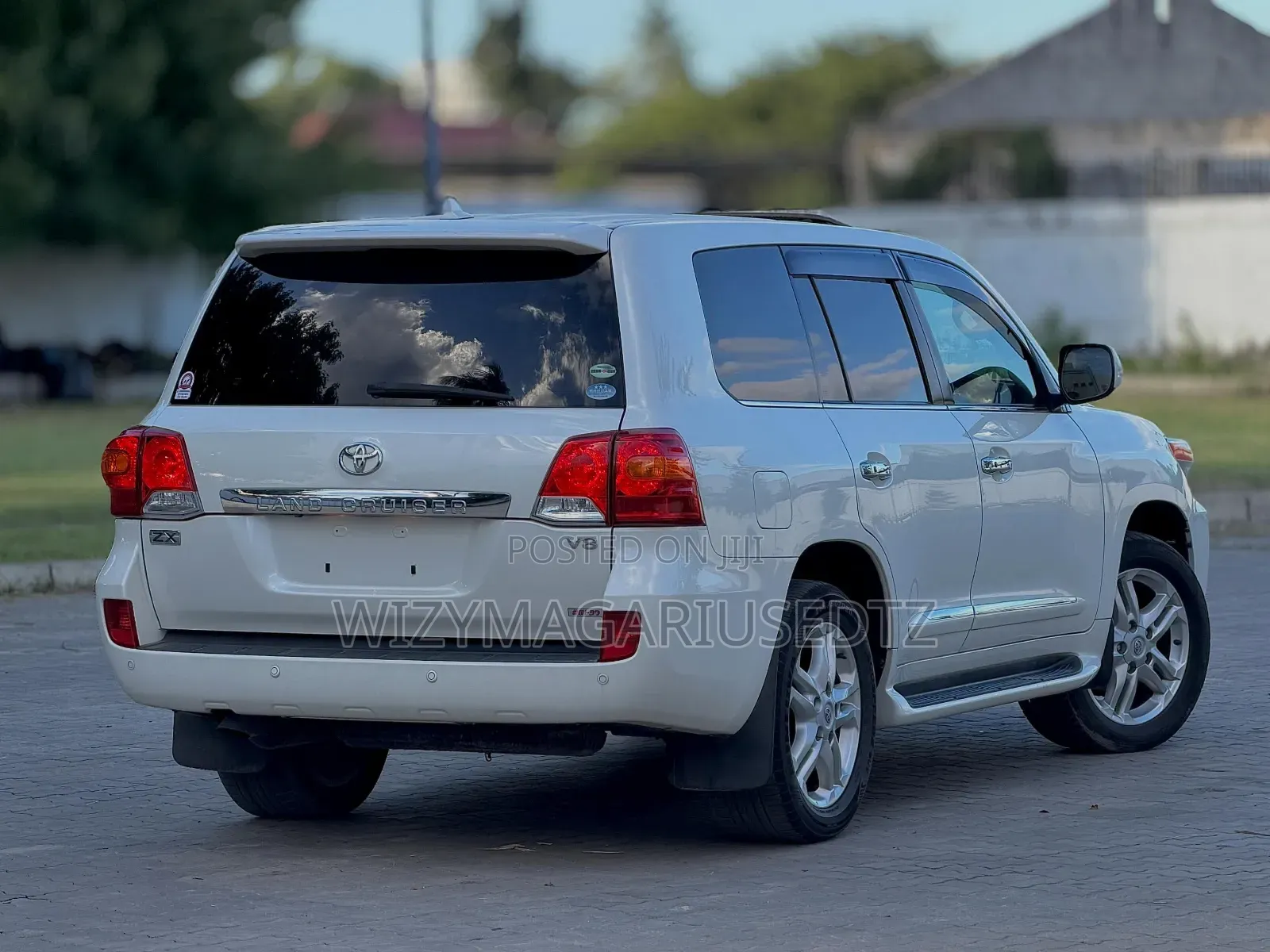 Toyota Land Cruiser 4.6 V8 ZX 2014 Off white