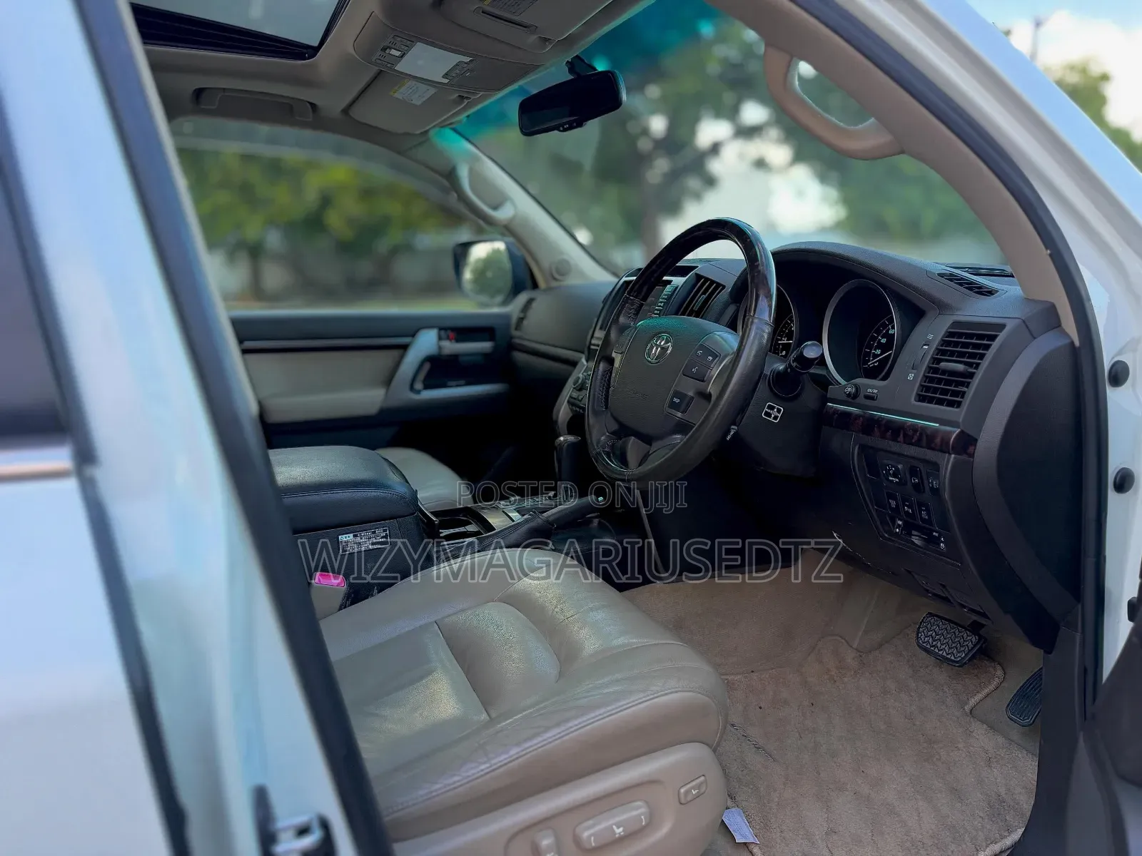 Toyota Land Cruiser 4.6 V8 ZX 2014 Off white
