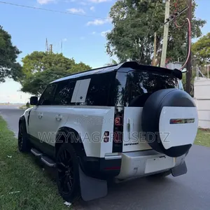Land Rover Defender 2022 Off white