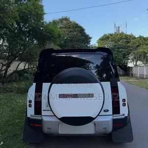 Land Rover Defender 2022 Off white