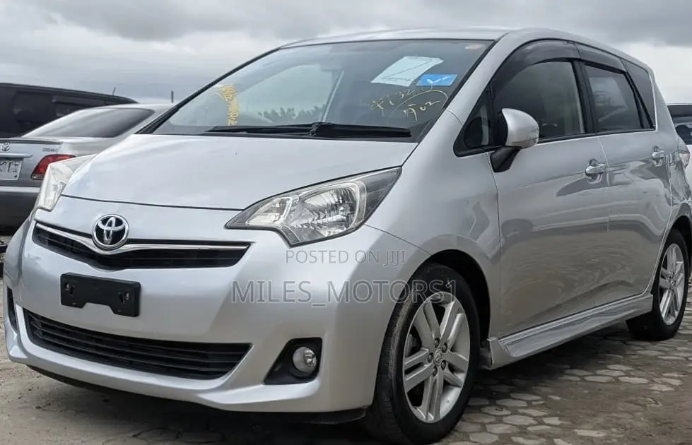 Toyota Ractis 2012 Silver